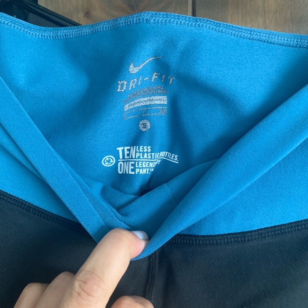 Nike 2 pair capris - Picture 4 of 10